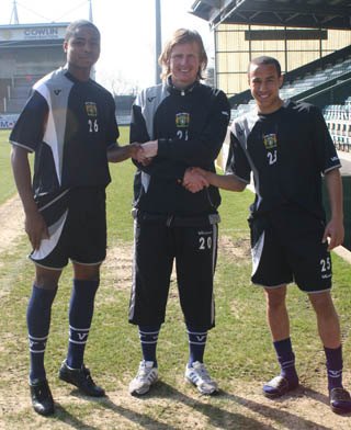 Obika and Townsend signing