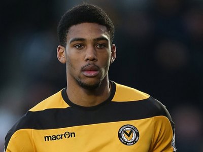 Shaun Jeffers signs