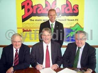 20080522 - Bradfords signing sponsorship1320.jpg