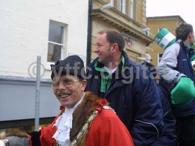 - gary and mayor on bus.jpg