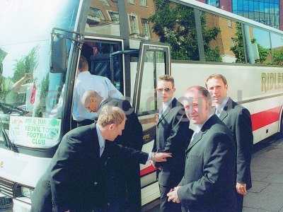 - Gary & Thommo on final bus.jpg