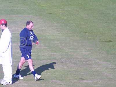 gaffer prepares to bowl