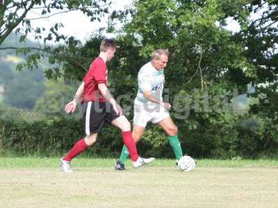 Chinnock v YTFC Legends 08-08-17598