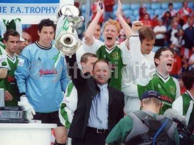 - 20020512-fa-trophy2.jpg