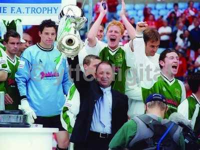 - 20020512-fa-trophy2.jpg