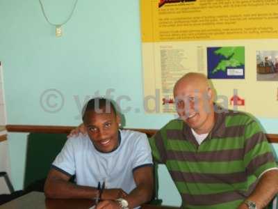 20041225 - Welsh Signing 004.jpg