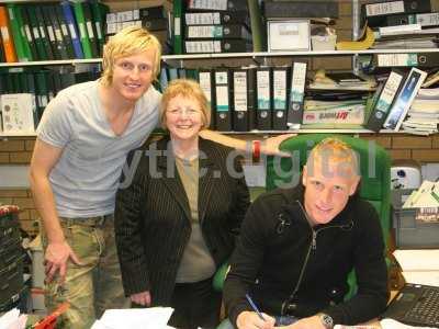 20090507 - Craig Alcock New Contract 014.jpg